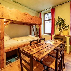 6-Bed Room